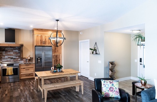 Cochrane Cabaña | Moose Bottom Cottage/entire home/pet/garage