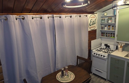 Ridgeway Apartamento | Moose Cabin Inn is a cozy 1 bedroom/1 bathroom cabin style apartment. nKenai, AK