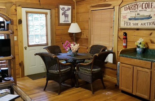 Waynesville Cabina | Moose Crossing Log Cabins, Waynesville N C 1/2 milla hasta Blue Ridge Pkwy.