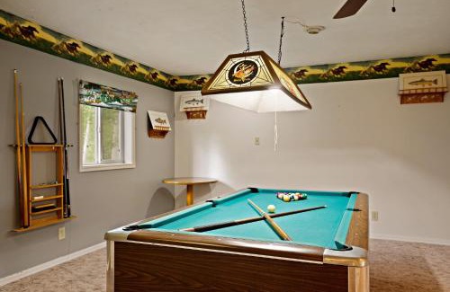 Island Park Casa | Moose Drool by KABINO 5 acres Fire Pit Pool Table Ping Pong Foosball WiFi Grill Mtn Trails