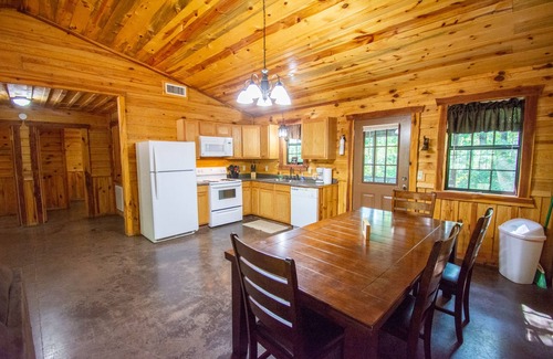 Board Camp Cabina | Moose Lodge|18Acres|Private Creek|Swim|Hiking|ATV Trails|Mtn Cabin