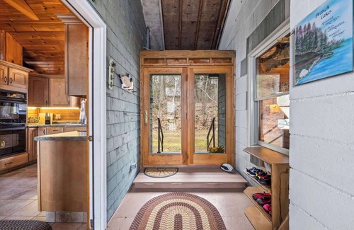 Ellsworth Casa | Moose Lodge on the Lake