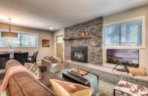 Tahoma Casa | Moose Manor w BBQ Near Tahoe Hiking