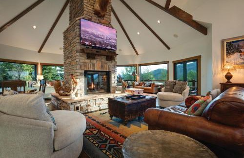Steamboat Springs Casa | Moose Meadows Lodge - Huge Views, Great Room, Game Room, Theater
