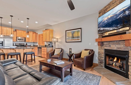 Bear Hollow Village Condominio | ¡Crédito de limpieza de verano de $ 100! -Paseo a la piscina, barbacoa y senderos para caminar! ¡Transporte gratuito!
