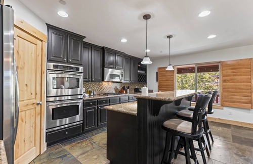 Bear Hollow Village Casa | Moose Mgmt at Bear Hollow 5595: Pvt Hot Tub-Porch w/ Grill-Fast, Reliable WiFi