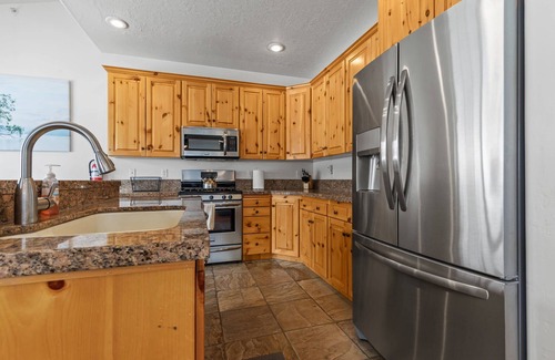 Bear Hollow Village Casa | Moose Mgmt at Bear Hollow 5519: King bed-Reliable WiFi-AC-Pvt Hot Tub-Parking