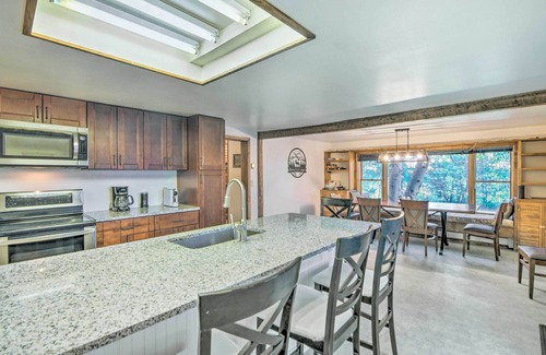Walden Cabina | 'Moose Park Lodge' Charming Walden Retreat!