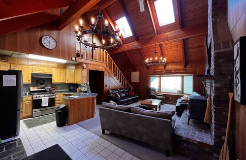 Greenville Casa | Moosehead Lake waterfront Home with private dock