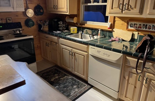 Beaver Cove Cabina | Moosehead Lake Retreat. Spacious Log Cabin, Lake Access, Close to Trails