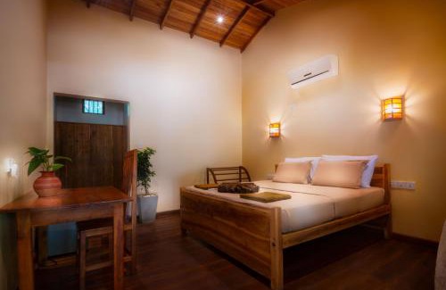 Pottuvil Division 2 Hotel | Mora Bay