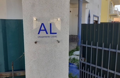 Palhais Villa | Moradia Isolada na Quinta do Conde em Zona Calma com Bons Acessos a Lisboa!
