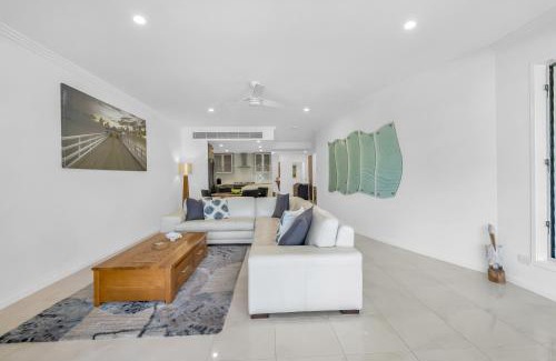 Palm Cove Apartamento | Morado at Island Views—A Palm Cove Poolside Oasis