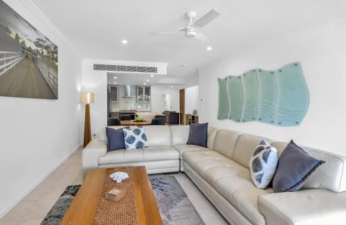 Palm Cove Apartamento | Morado at Island Views—A Palm Cove Poolside Oasis