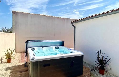 Sainte-Marie-de-Re Casa | "MORANDE" grande maison avec Piscine Chauffée