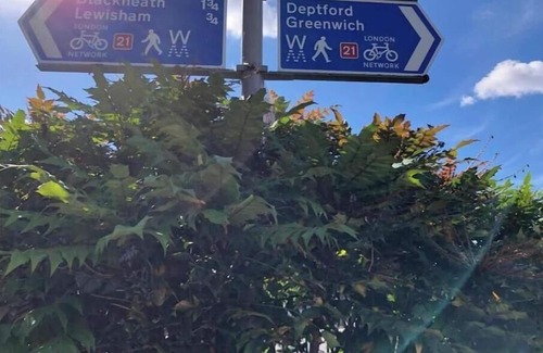 Ladywell Apartamento | Morden flat close to DLR station with free parking