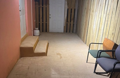 Nassau Apartamento | Morden spacious Town House w/jacuzzi , free parking, and free WiFi