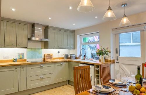 Cawsand Casa | Mordros Cawsand Cottage, Steps from the Beach