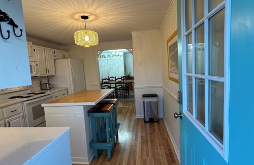 Morehead City Casa | Morehead City Promise Land Charming 2-bedroom bungalow with WiFi, AC…