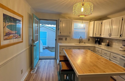 Morehead City Casa | Morehead City Promise Land Charming 2-bedroom bungalow with WiFi, AC…