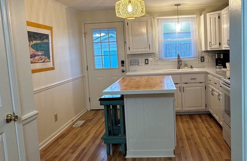 Morehead City Casa | Morehead City Promise Land Charming 2-bedroom bungalow with WiFi, AC…