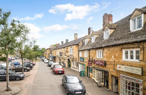 Moreton-in-Marsh Apartamento | Moreton High Street - Sleeps 10, with private garden