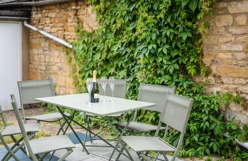 Moreton-in-Marsh Apartamento | Moreton High Street - Sleeps 10, with private garden