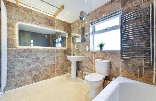 Clifton Casa | Morgan House- 4 Bed House, Near Nottingham Trent Uni