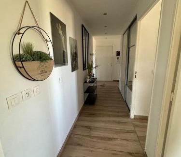 Les Baumettes Apartamento | Morgiou Sormiou Marseille T4 climatisé familial - 3 Chambres - Terrasse bois - jardin privatif - Calanques à pied - Plages & Vélodrome à 10 min - Idéal Familles & Randonneurs & Grimpeurs - Escalade à 5 min - Marseille Sud