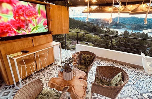 El Penol Cabina | MORITZ BY MONTE GANDOLFO- CABAÑA LUXURY- JACUZZI- VISTA- EXPERIENCIAS ROMÁNTICAS