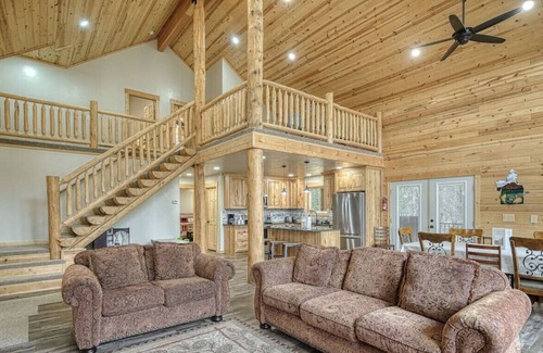 Island Park Cabina | Morning Dew Cabin | Sleeps 15 w/ a Hot Tub