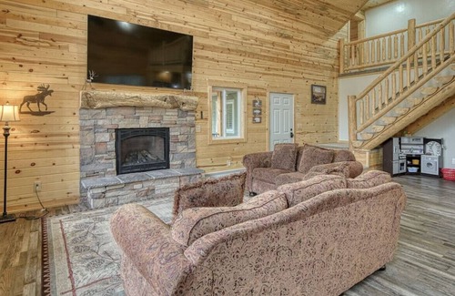 Island Park Cabina | Morning Dew Cabin | Sleeps 15 w/ a Hot Tub