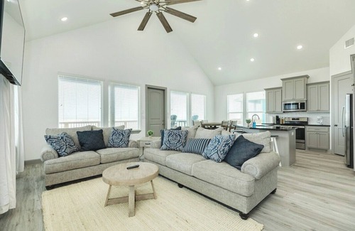 Freeport Casa | Morning Glory - Beachfront - Pet & Family Friendly