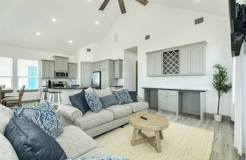 Freeport Casa | Morning Glory - Beachfront - Pet & Family Friendly
