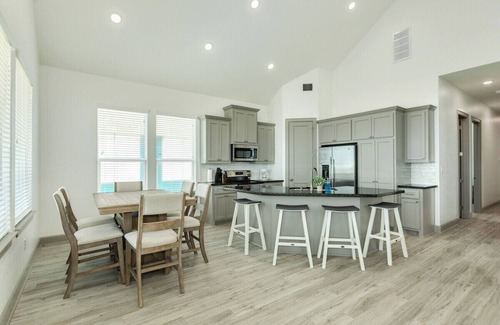 Freeport Casa | Morning Glory - Beachfront - Pet & Family Friendly