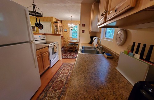 Black Mountain Cabaña | Morning Glory Cottage - Amazing Mountain Views with Total Privacy!