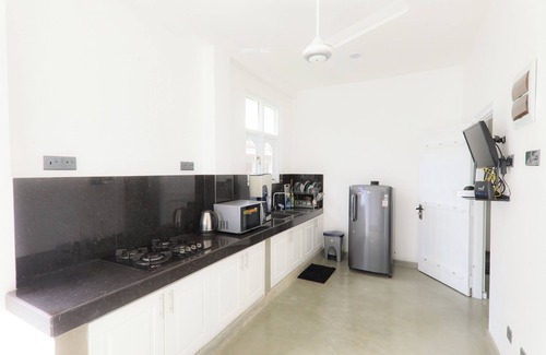 Galle Apartamento | Morning Guest can see Momkeyies and Birds