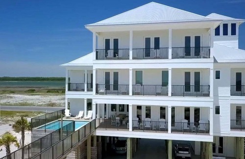 Gulf Shores Casa | Frente a la playa, piscina privada de 6500 pies cuadrados, ascensor, sala de juegos, 'Morning Tide'