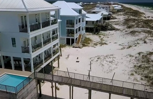 Gulf Shores Casa | Frente a la playa, piscina privada de 6500 pies cuadrados, ascensor, sala de juegos, 'Morning Tide'