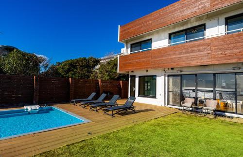 Miura Villa | Moroisoso モロイソソウ 大型温水プール付 高級貸切ヴィラ BBQ＆プライベートビーチ