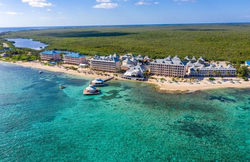 Colliers Bay Apartamento | Morritts Resort Tortuga Club Apartment with pool view
