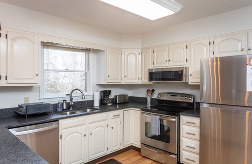 Massanutten Casa | Mosaic House at Massanutten with Hot Tub, Firepit, Game Room- Golf, Hike, Bike, Ski!