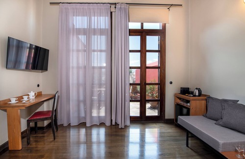 Old Town Hotel | Mosaic Venetian Harbour Suites