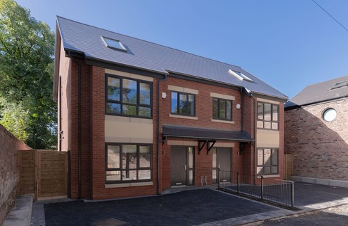 Fallowfield Casa | Moseley Gardens