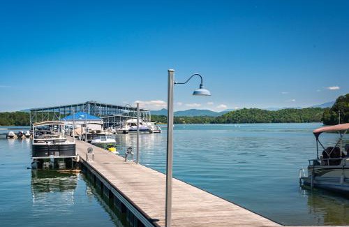 Sevierville Casa | Mosey Bear, Hot Tub, WIFI, 685 FREE tickets each paid day!