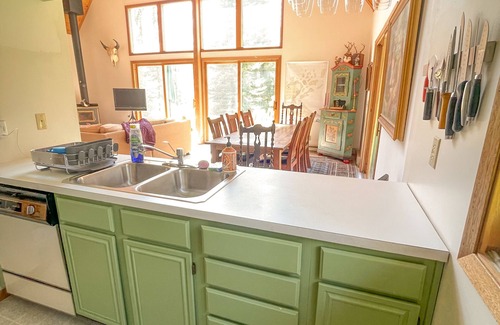 La Pointe Cabina | Moss Creek Cabin in the woods on Madeline Island