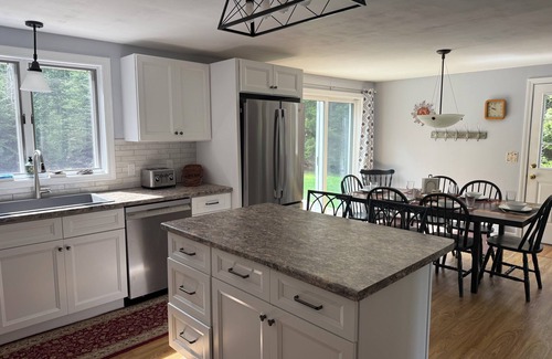 Town Hill Casa | "Moss Mountain Cottage" Limpio, privado, Central Desert Island desierta