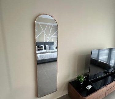 Sungai Penchala Apartamento | Mossaz - Empire City, Petaling Jaya by Homebrickz