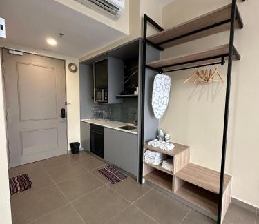 Sungai Penchala Apartamento | Mossaz - Empire City, Petaling Jaya by Homebrickz