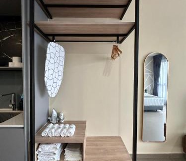 Sungai Penchala Apartamento | Mossaz - Empire City, Petaling Jaya by Homebrickz